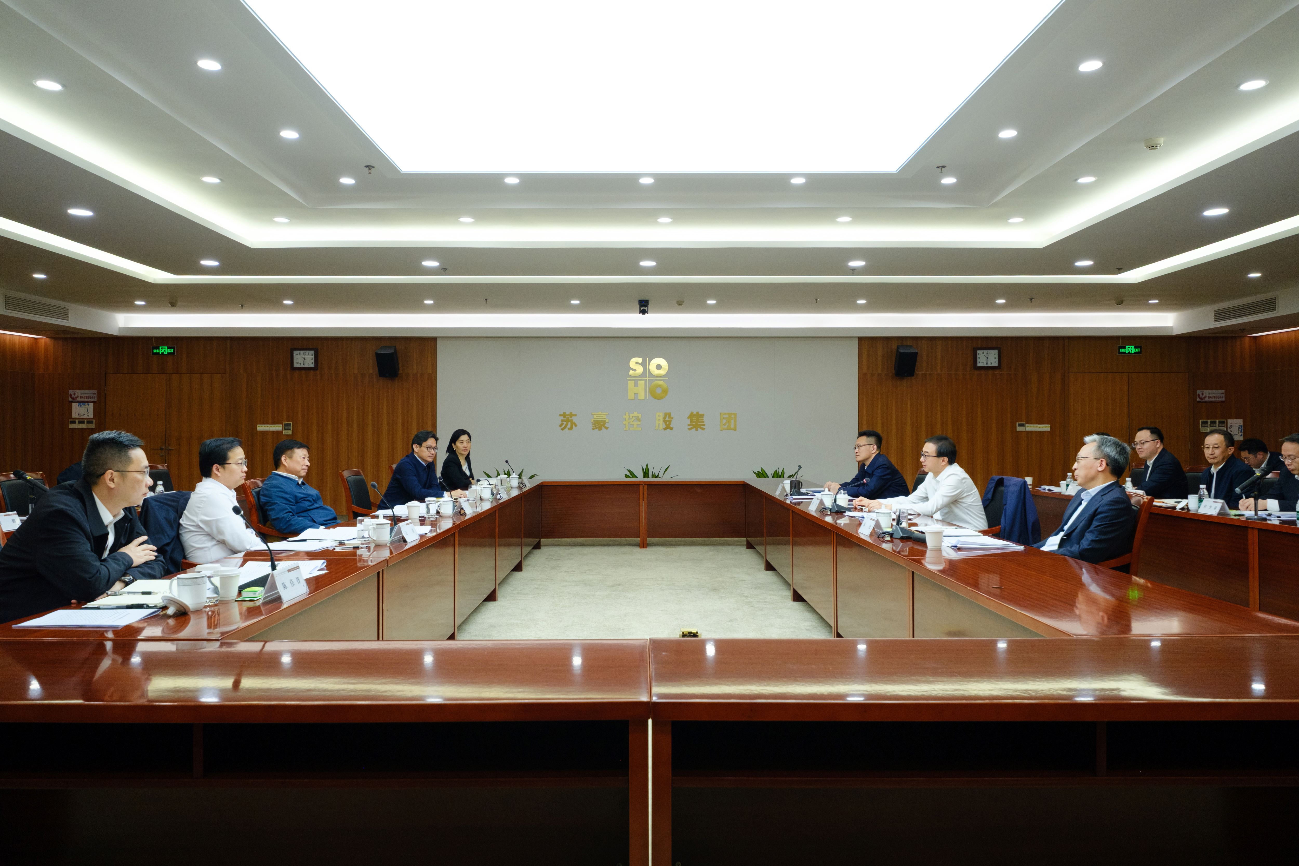 方偉副省長(zhǎng)專(zhuān)題調(diào)研蘇豪控股集團(tuán)穩(wěn)外貿(mào)工作